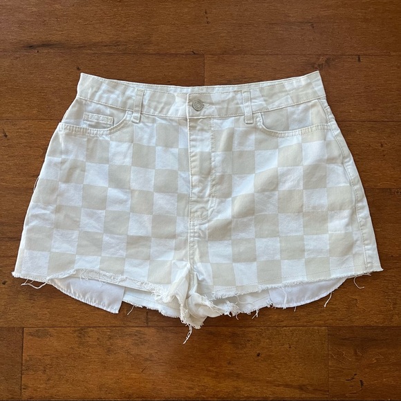 Boohoo Pants - Boohoo high waisted checkerboard print jean shorts (US 10)